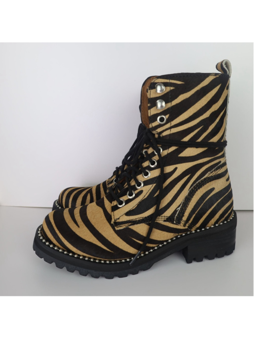 Aqua Women’s Tiger Print Jax Studded Hiker Combat Boots Lace Up Round Toe 5.5 - Picture 6 of 16